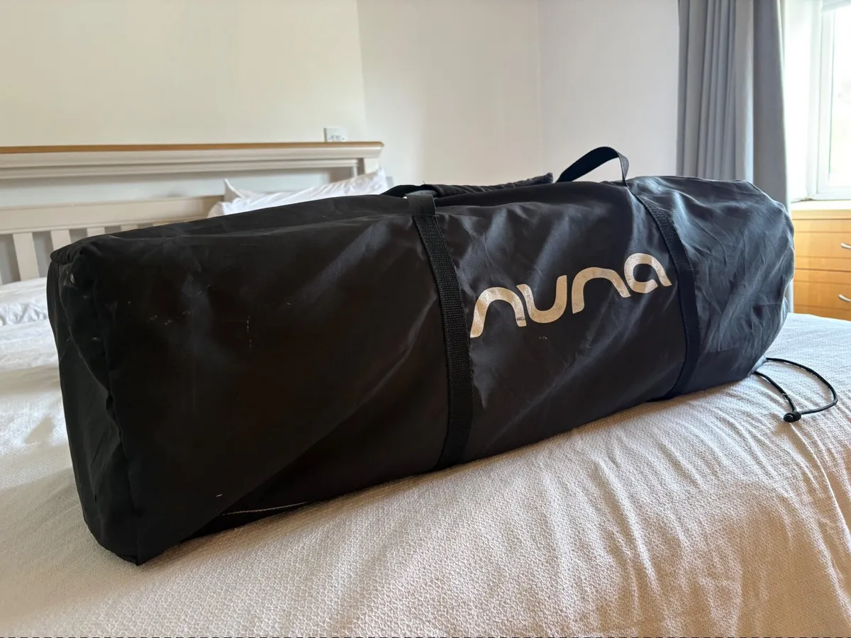 Nuna  Sena Aire Travel cot - great condition - Image 4