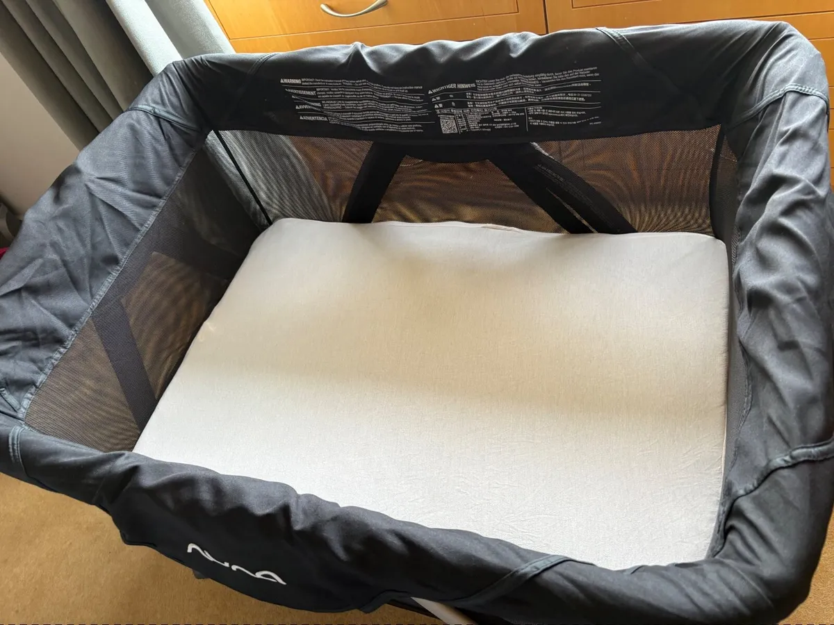 Nuna  Sena Aire Travel cot - great condition - Image 3