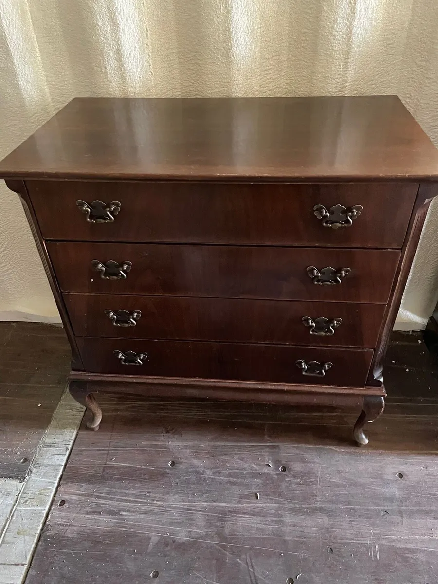 Dresser
