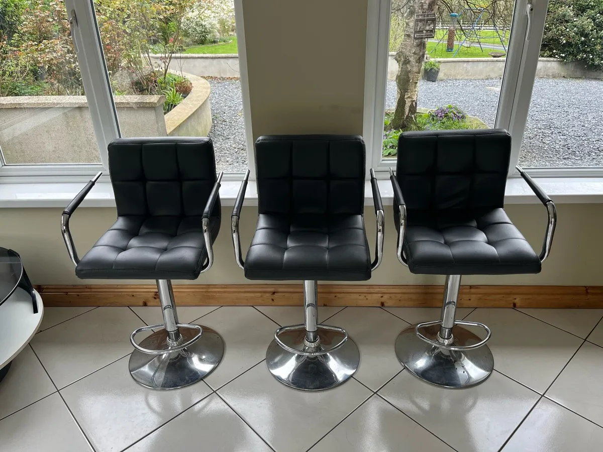 3 Kitchen stools