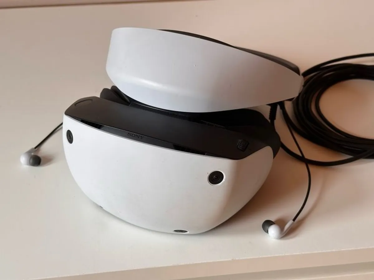 PSVR2 with official charging dock - Image 2