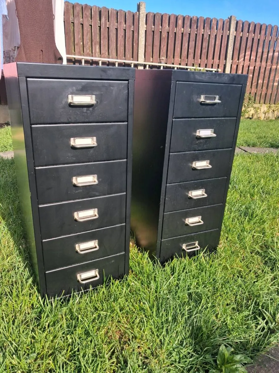 2x metal storage cabinets 6dw - Image 1