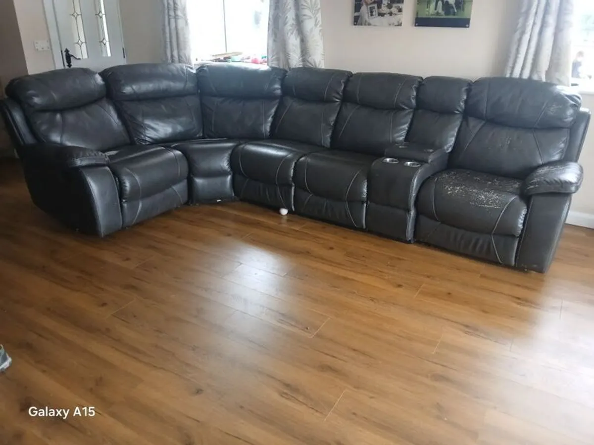 Free couch - Image 1