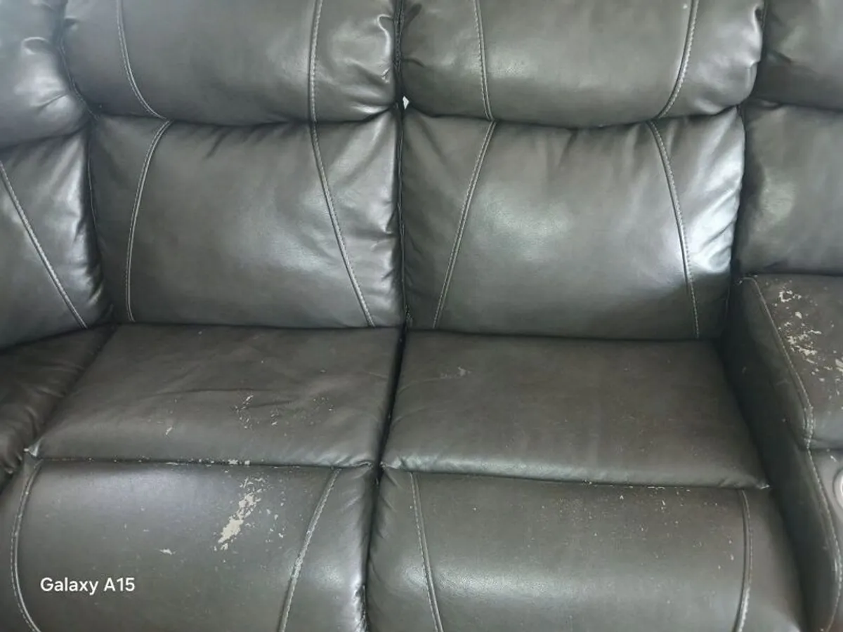 Free couch - Image 2