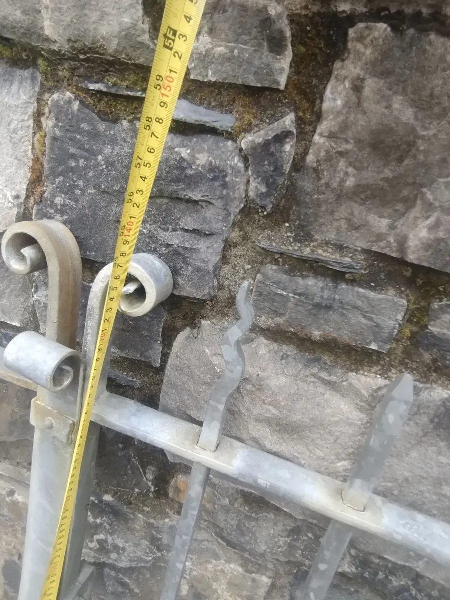 Antique entrance gates 9'2" X 4'8" - Image 4