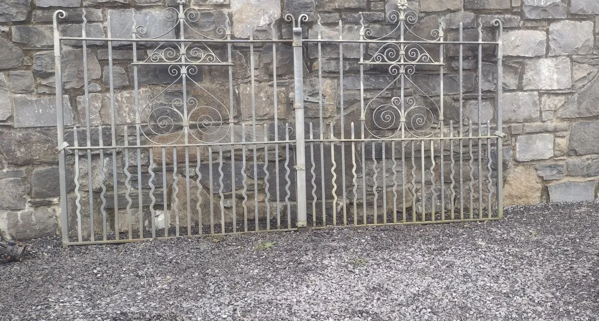 Antique entrance gates 9'2" X 4'8" - Image 1