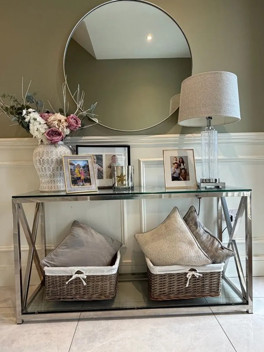 Console Table and 90cm round mirror - Image 1