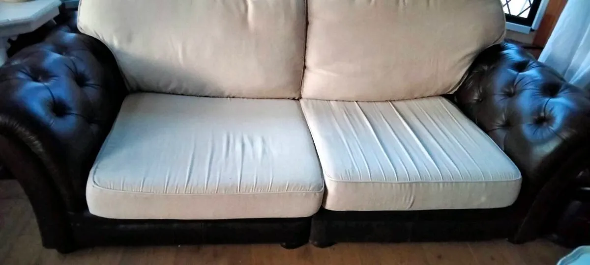 3 seater couch leather arms perfect condition - Image 1