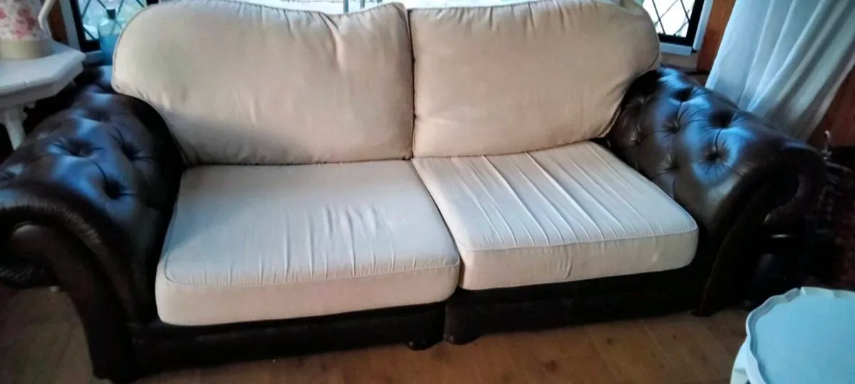 3 seater couch leather arms perfect condition - Image 3