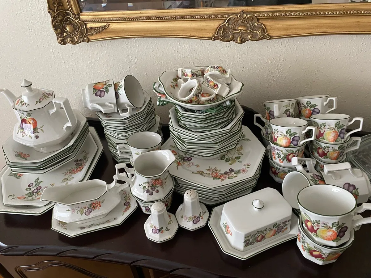 Johnson Brothers Dinner Set