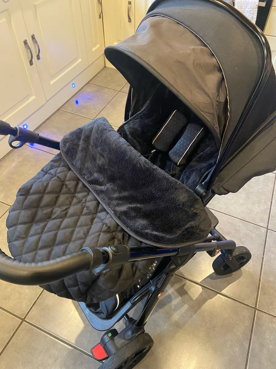 Silvercross Pram and Travel System - Image 1