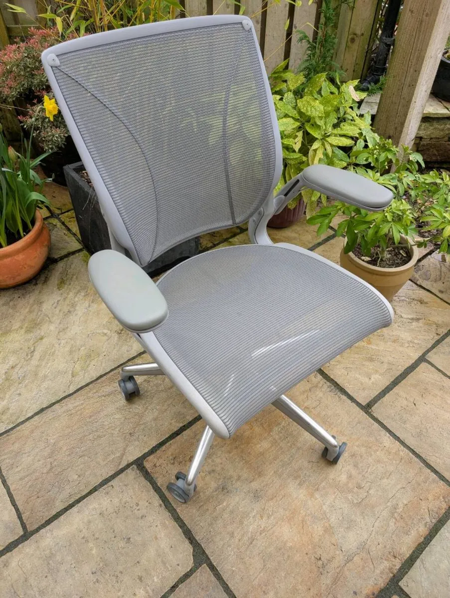 Ergonomic office chair - Image 4