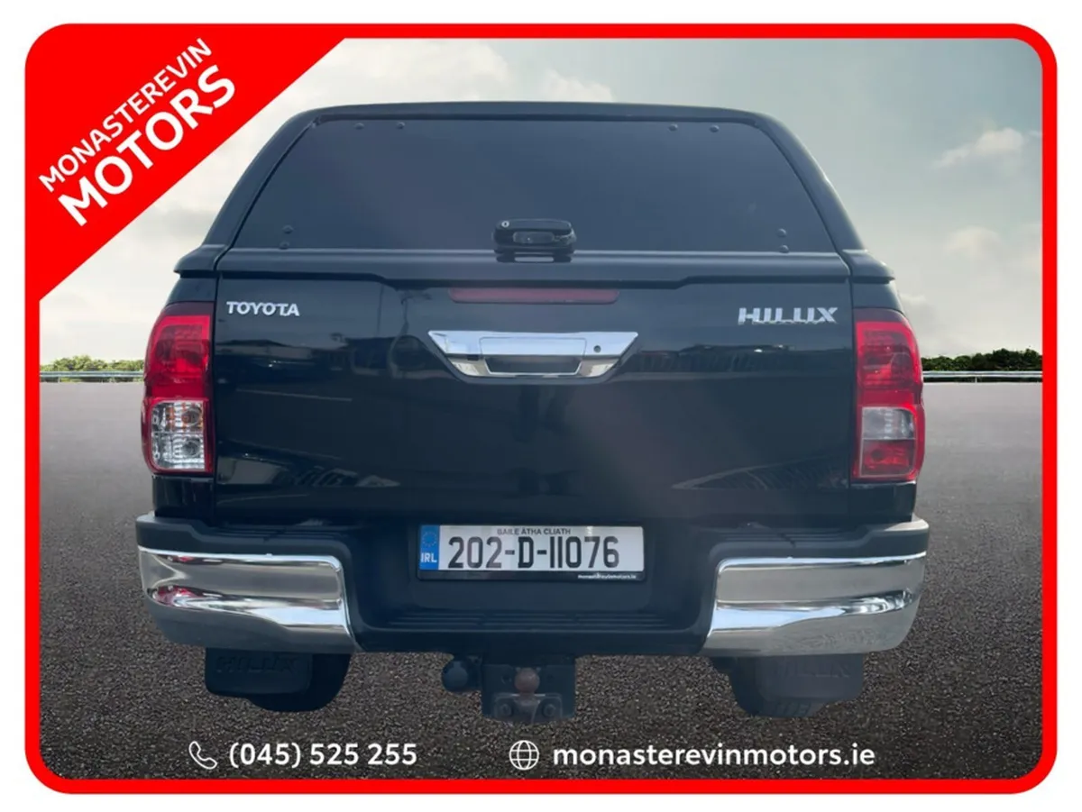 Toyota Hilux DOUBLE CAB SR5 AUTO 4DR - Image 4