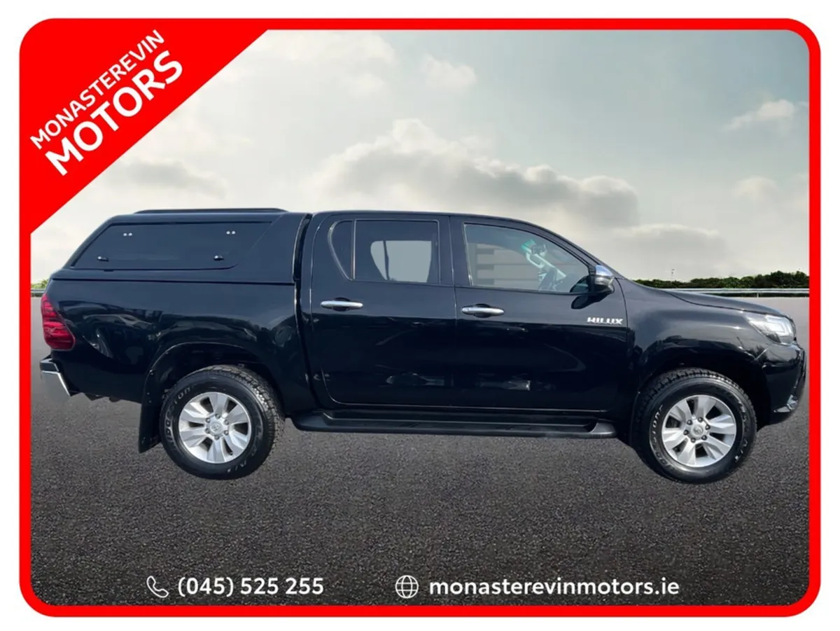 Toyota Hilux DOUBLE CAB SR5 AUTO 4DR - Image 3