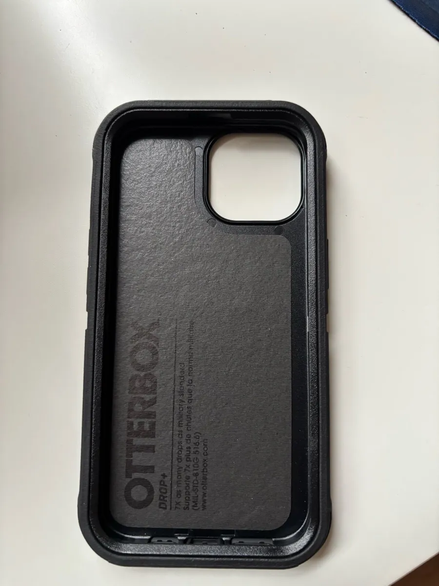 Otterbox Defender Series MagSafe Case - Image 2