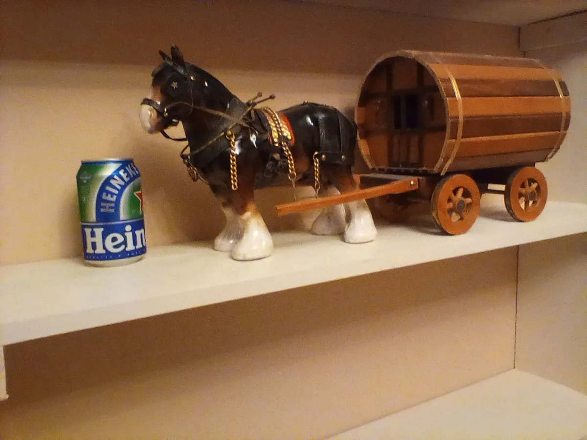 Horse and caravan - Image 1