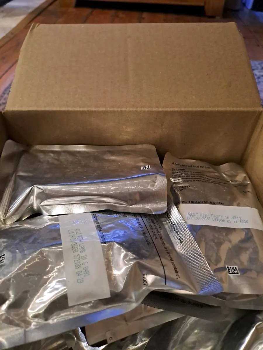 85 pouches box of food - Image 1