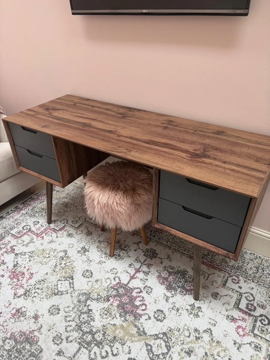 4 drawer office desk / vanity / makeup table - Image 1