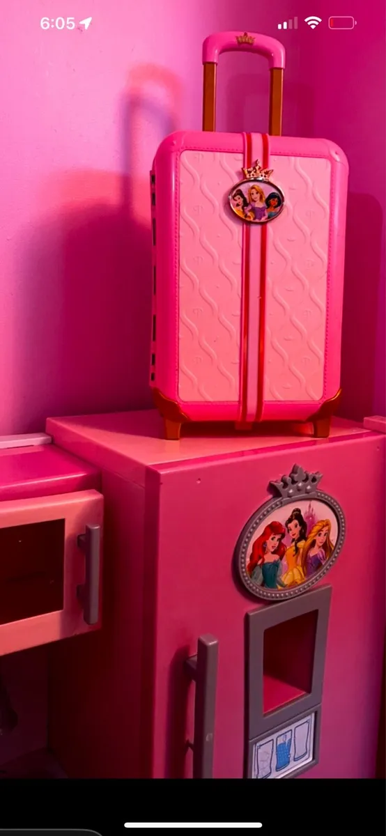 Kids play kitchen - Image 1