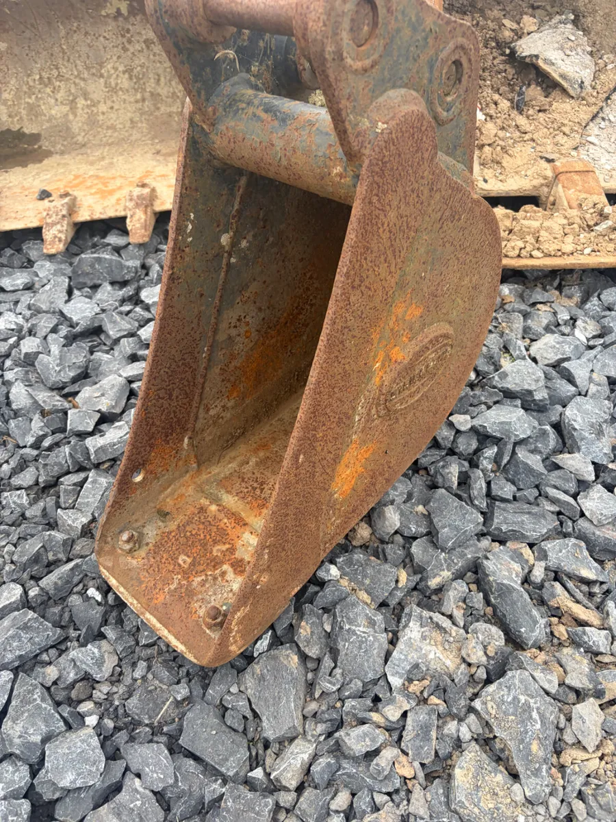 Strickland 30mm pin 1ft gummy bucket - Image 1