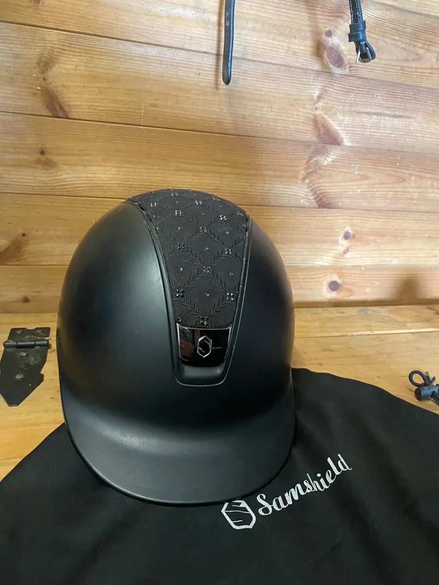 🌟 Samshield V2 2.0 small peak hat with Swarovski - Image 4