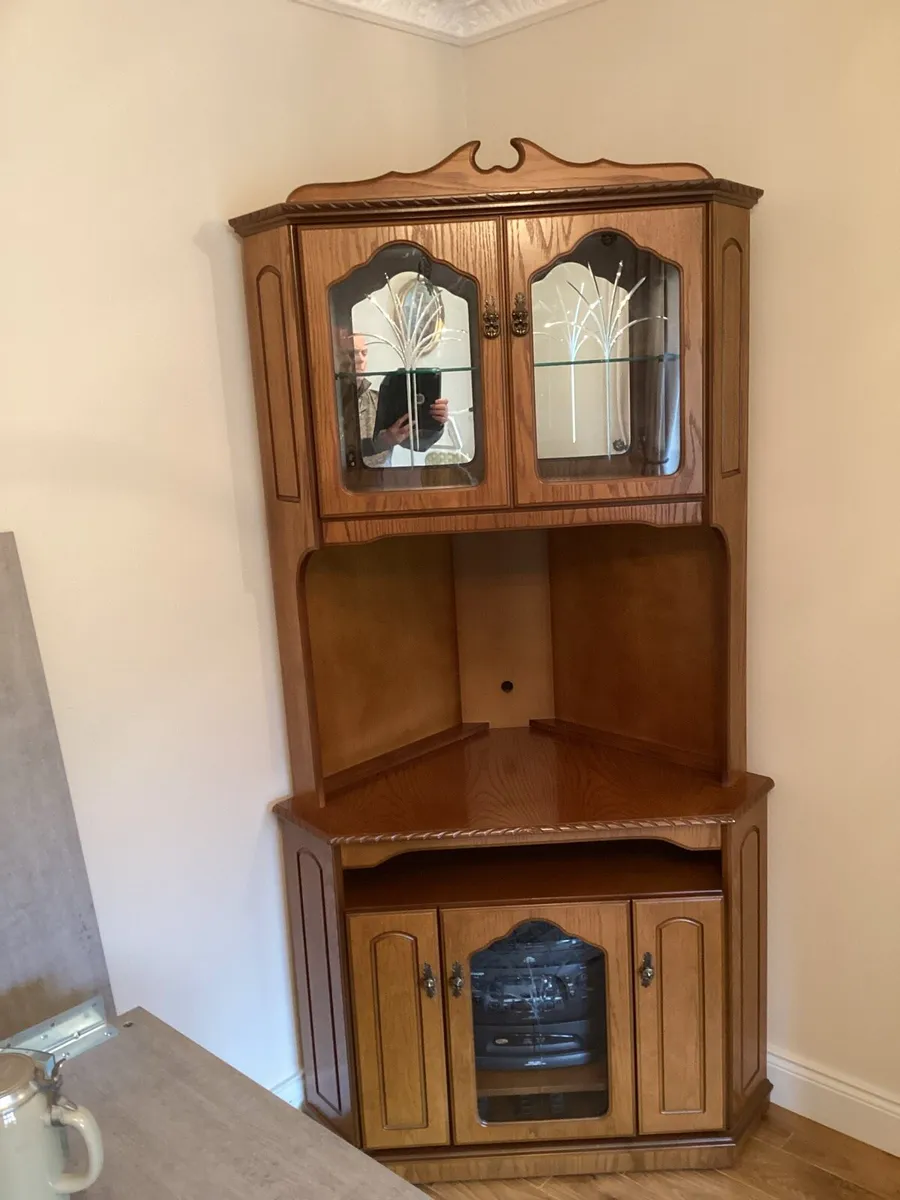 Corner Display and TV Unit - Image 3