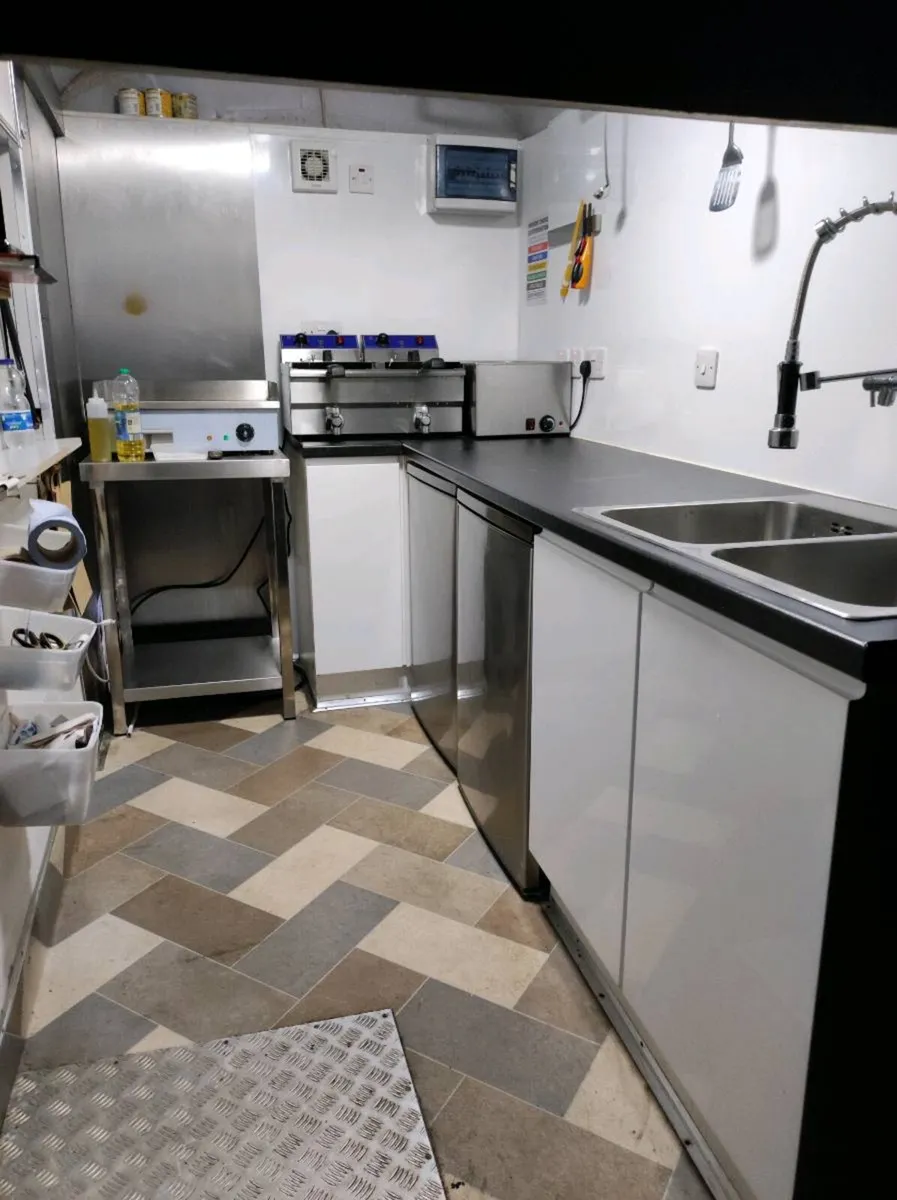 Authentic Horsebox Food truck/catering/events - Image 4