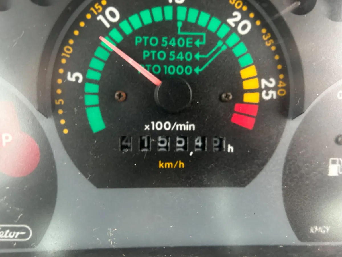 2011 Zetor Proxima 85 with Loader - Image 4