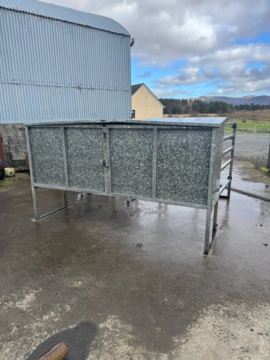 Creep feeder and cattle troughs - Image 3