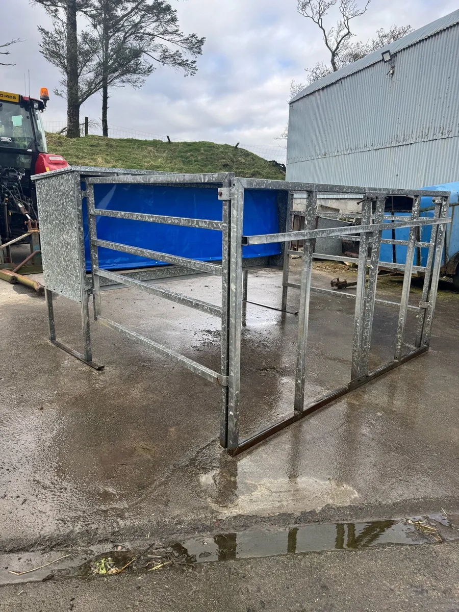 Creep feeder and cattle troughs - Image 1