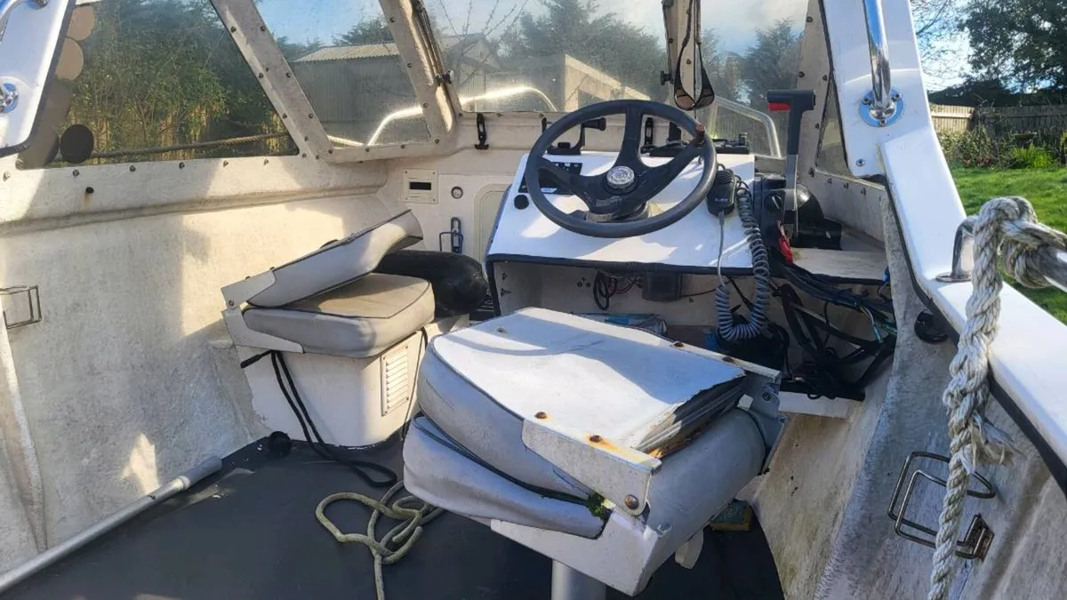 Sea fishing boat - Image 3