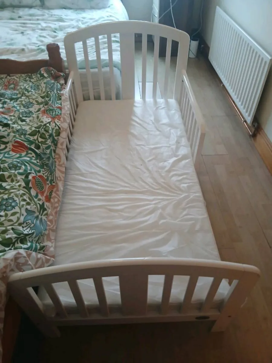 Toddler bed - Image 1