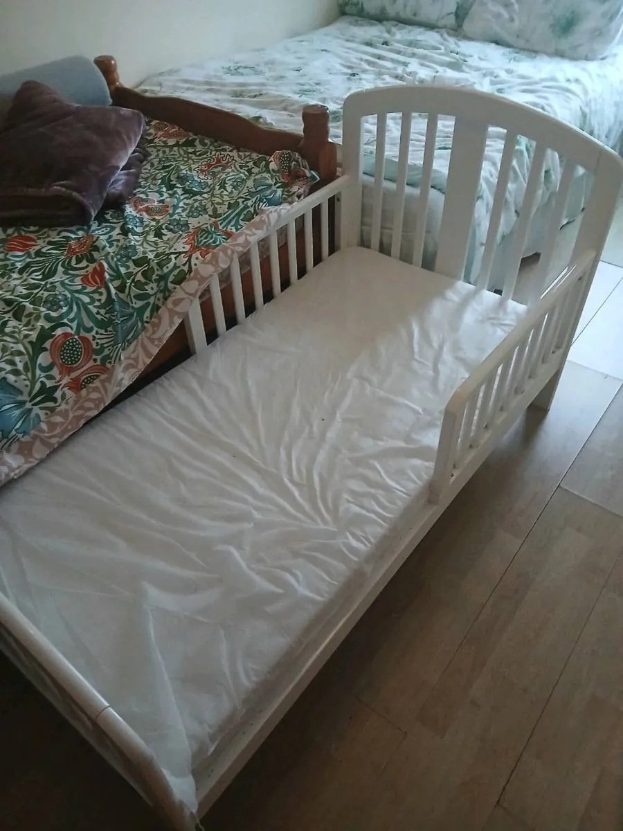 Toddler bed - Image 2