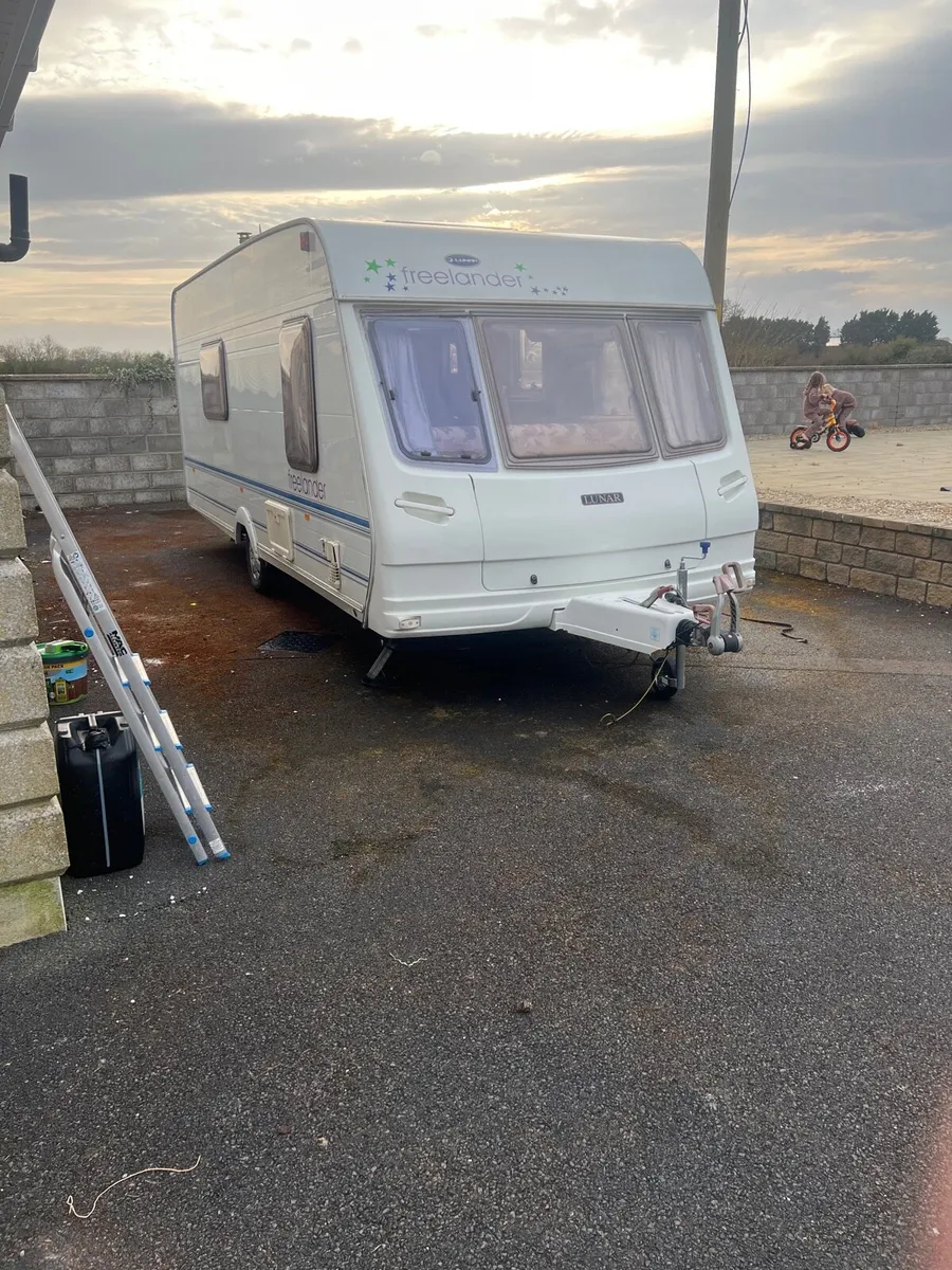 Lunar freelander 4 berth caravan - Image 1