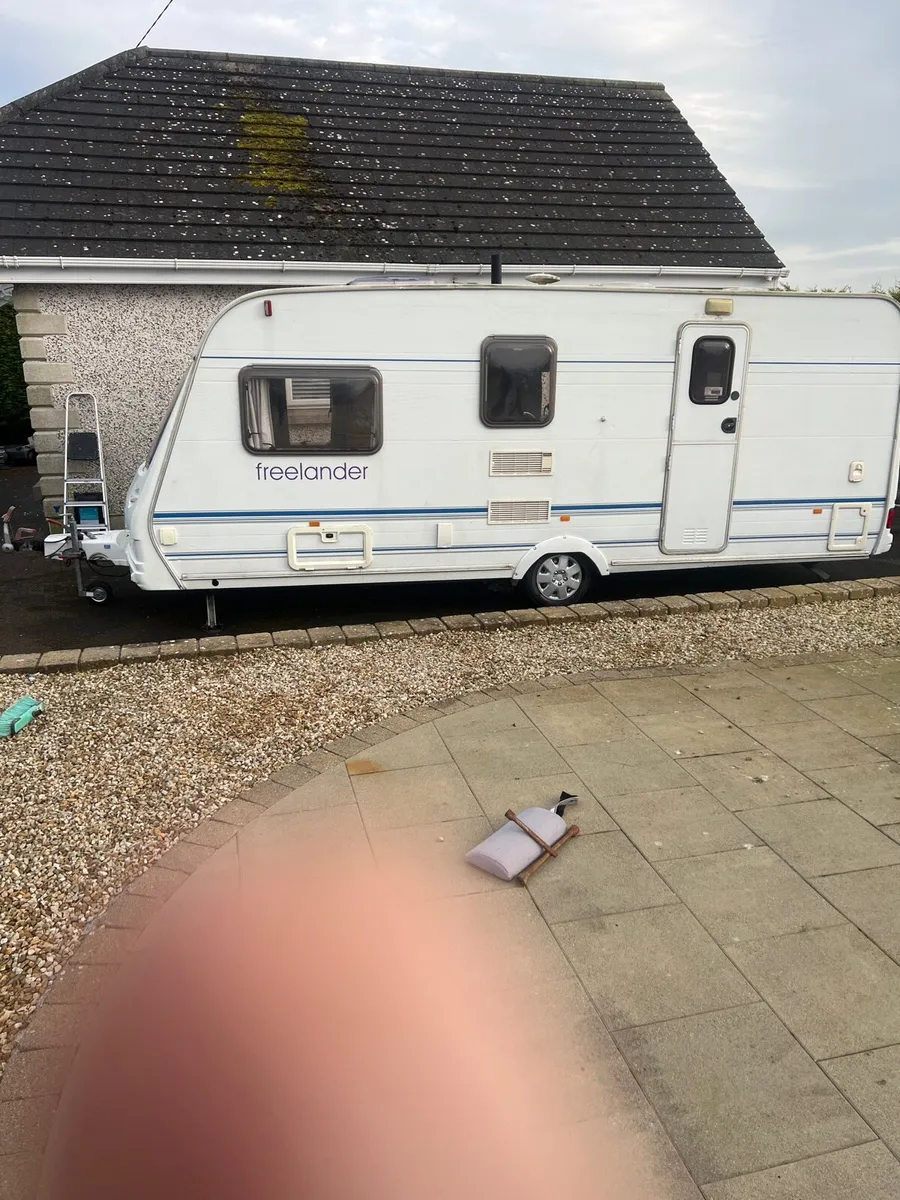 Lunar freelander 4 berth caravan - Image 3