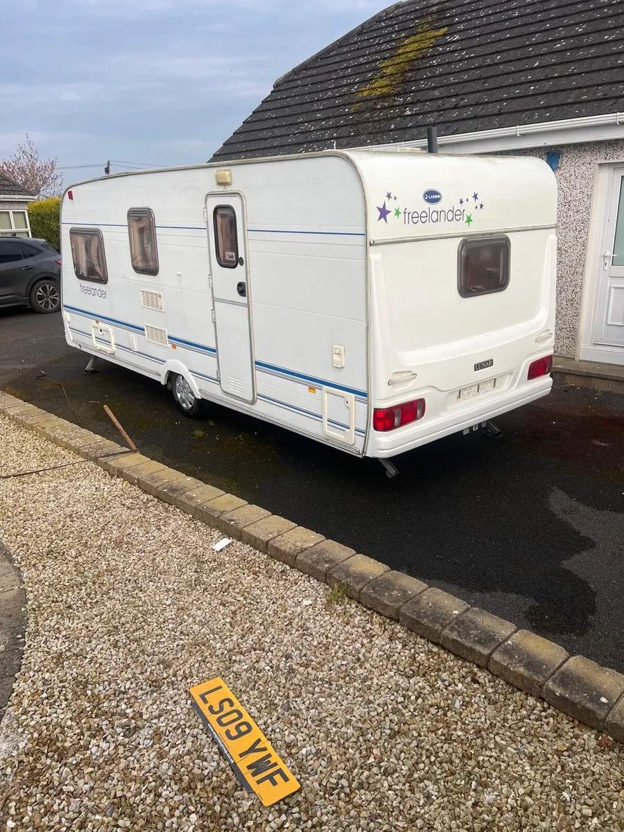 Lunar freelander 4 berth caravan - Image 4