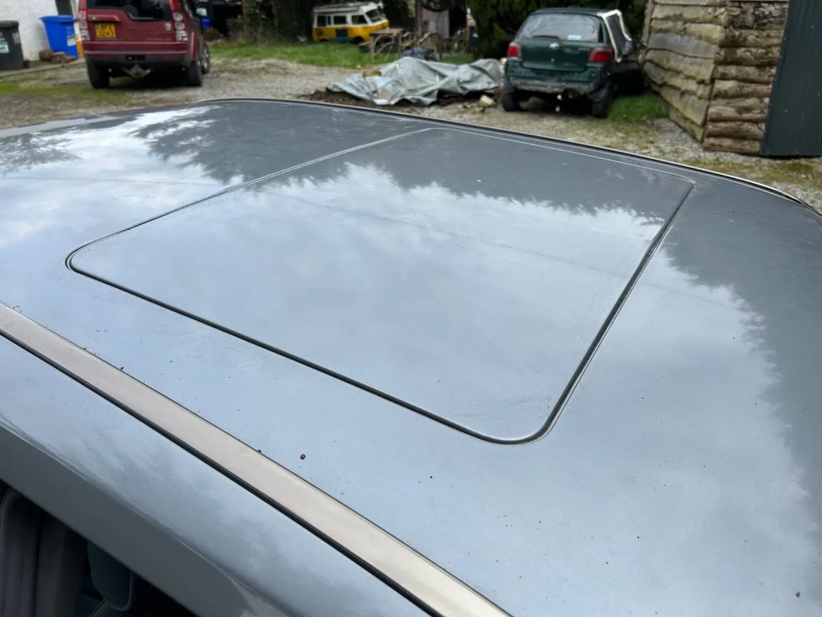 Mercedes-Benz E-Class 1993 200E - Image 2