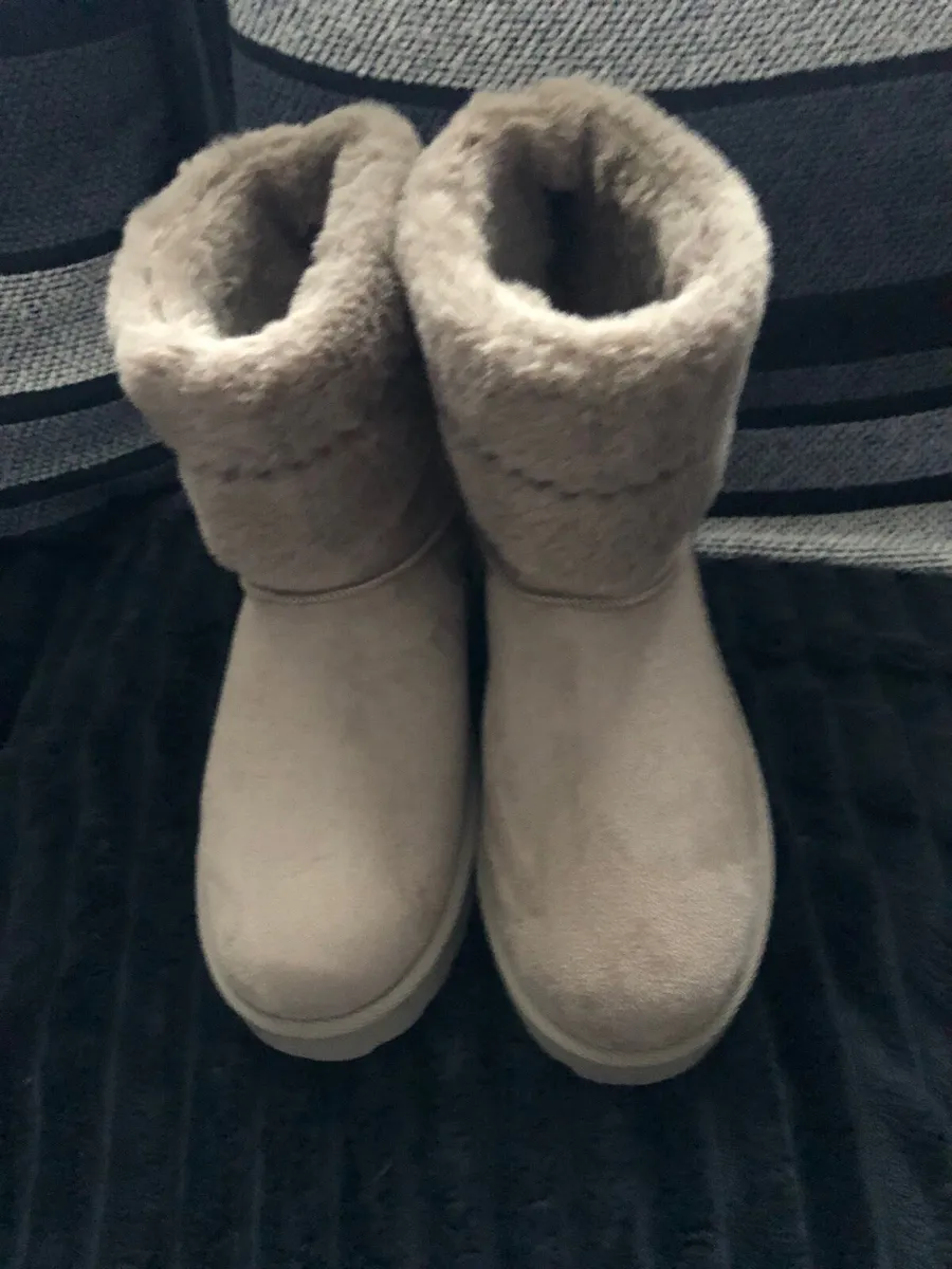 Ladies new boots size 5 €10 - Image 1