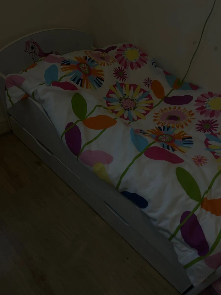 Toddler bed, drawer convertible bed and mattress - Image 1