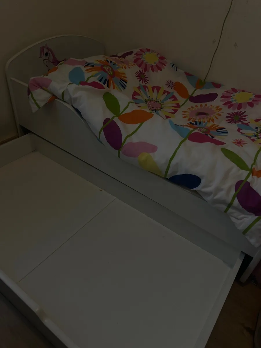 Toddler bed, drawer convertible bed and mattress - Image 2