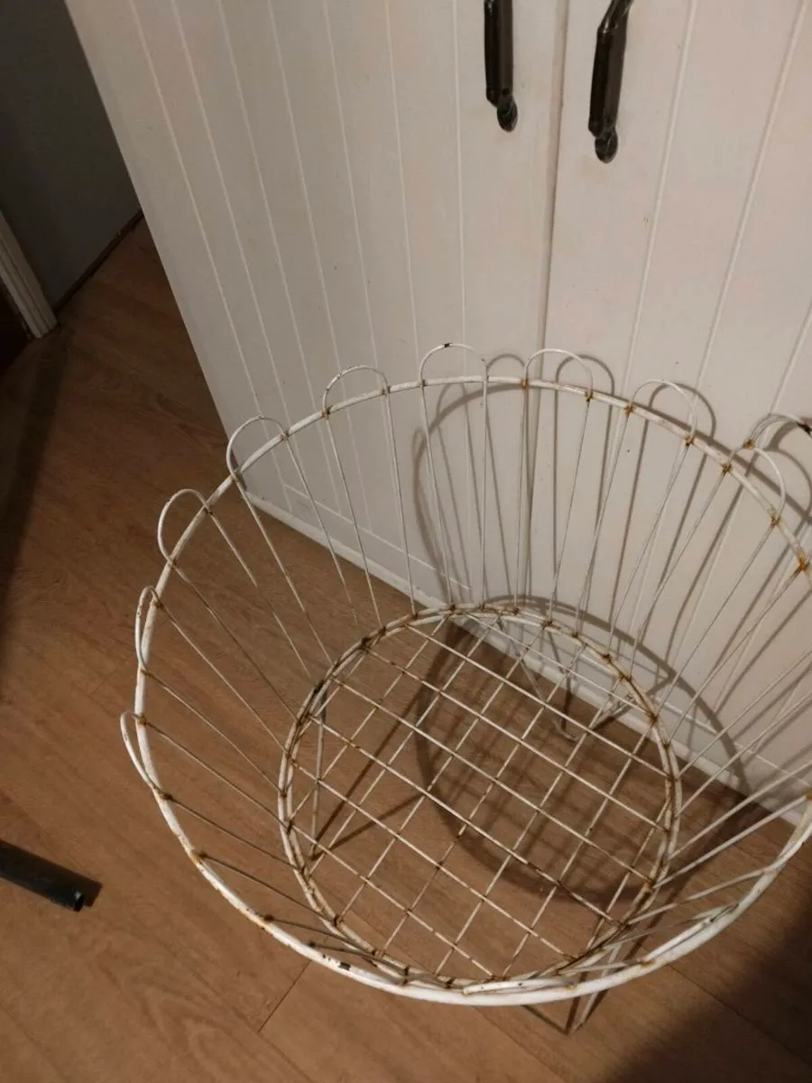 Circular Iron shop stand.some wear and tear
Width - Image 4