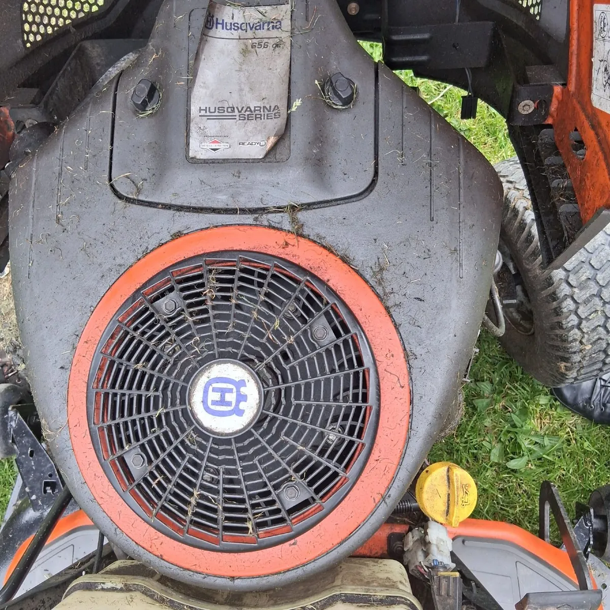 Husquavarna Ride on Mower TC142 - Image 4