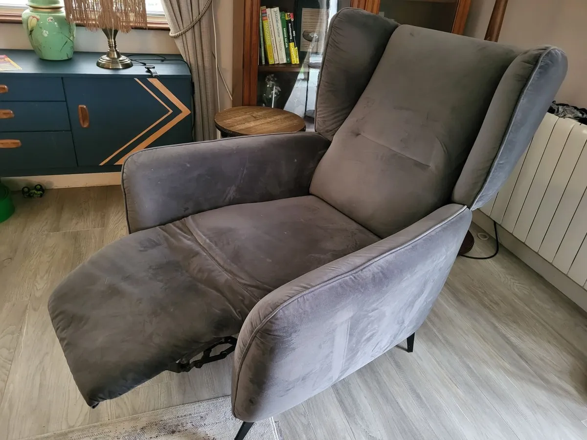 Recliner - Image 2