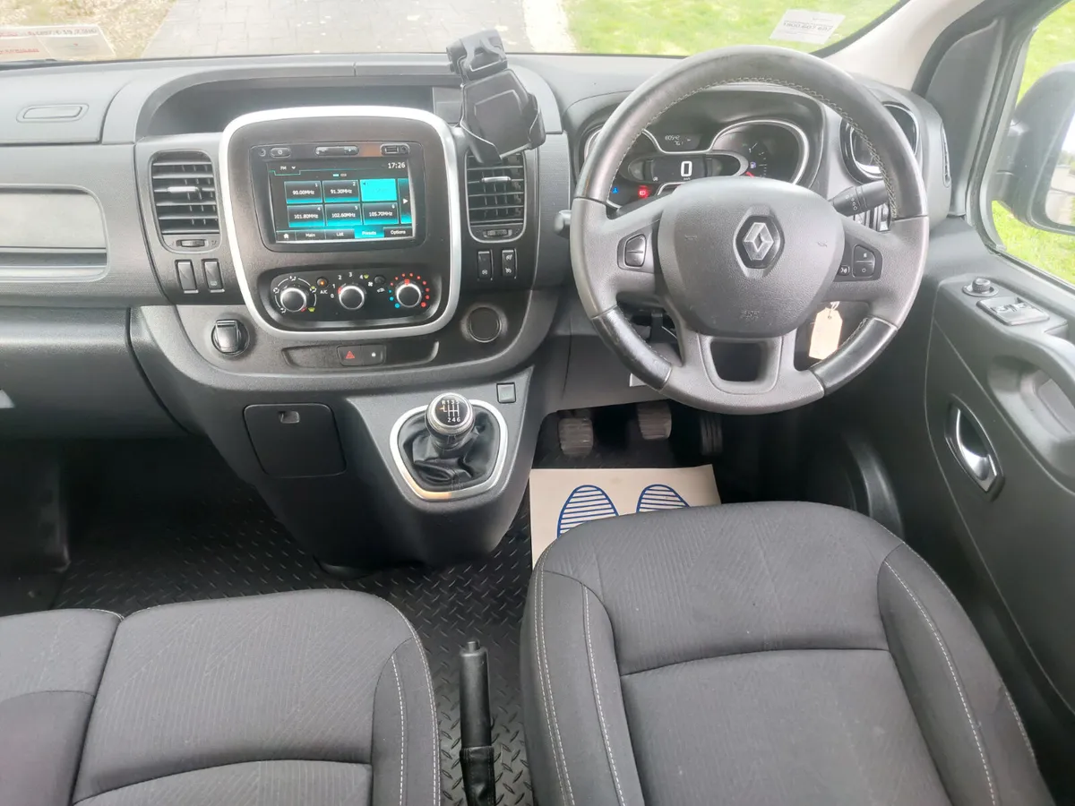 RENAULT TRAFIC 2021' 6 SEATER CREWCAB - Image 4