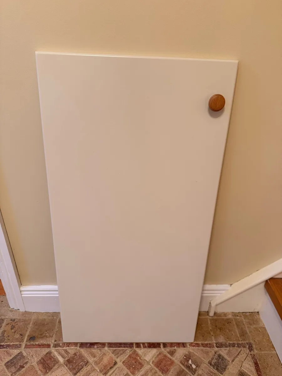 Wardrobe/cabinet doors for sale: x 4 - Image 1