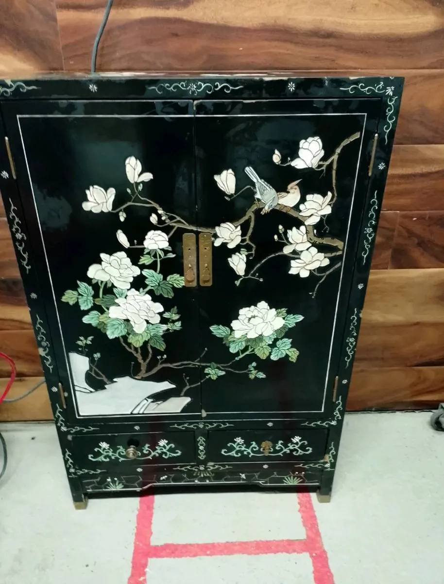 Chinese cabinet - Image 1