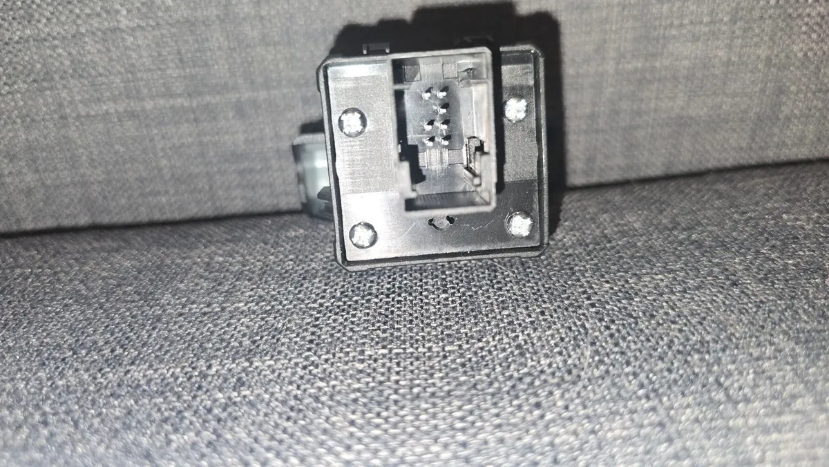 Hand brake switch for Peugeot - Image 4