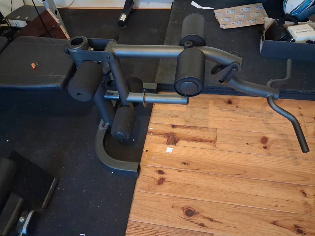 Multi-gym Squat rack with pulley system and bench - Image 4