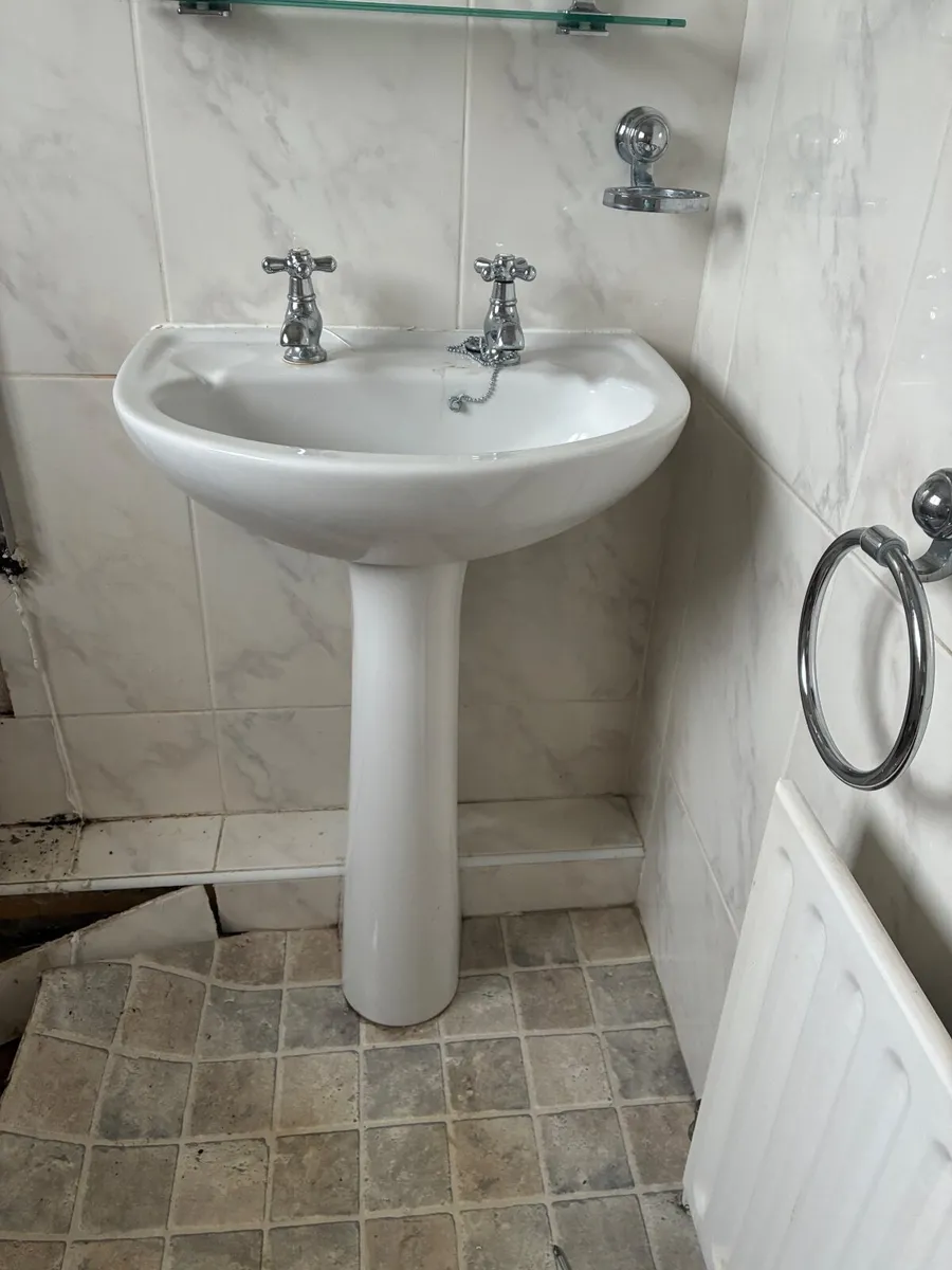 Bath & washhand Basin - Image 2