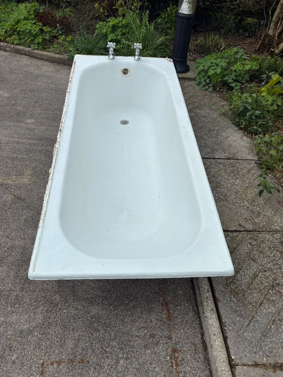 Bath & washhand Basin - Image 1